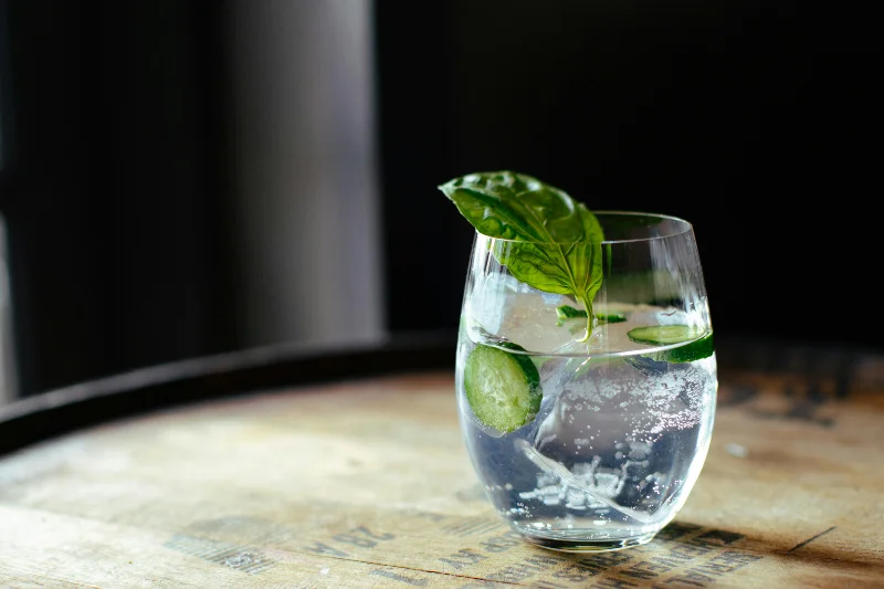 Understanding alcohol health risks - gin and tonic